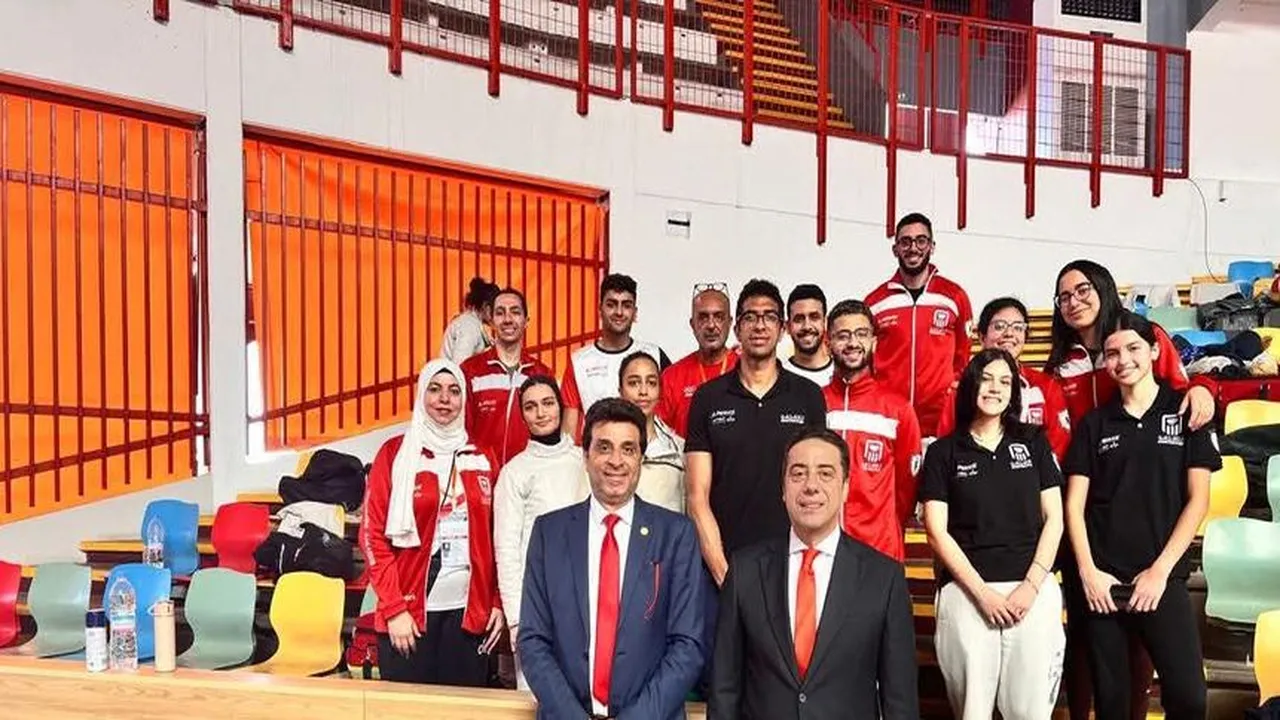 السفير المصري في كوت ديفوار يدعم بعثة السلاح خلال بطولة أفريقيا ويشيد بالأداء المميز